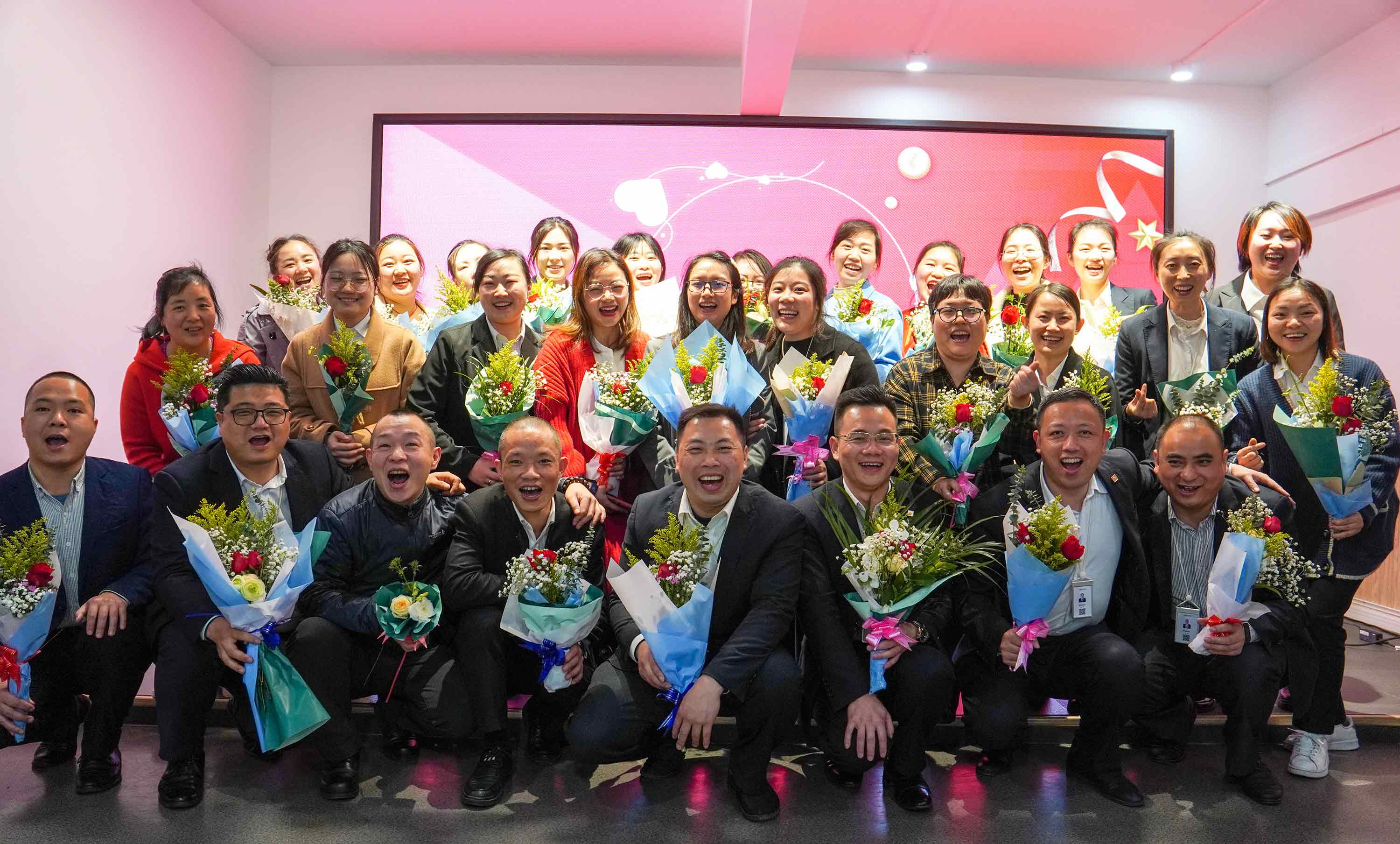 雅福女職工歡聲笑語迎接“三八節(jié)”